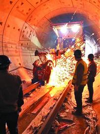 8号线阳逻线铺轨顺利 未来乘地铁可享“高铁”体验