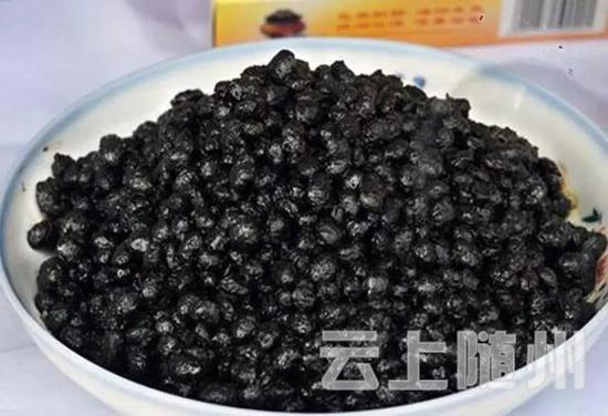 杨芳林乡是有名的“黑豆之乡”，通山县杨芳林乡农副产品。从事豆制品加工酱品是该乡沿袭百年的传统习惯。