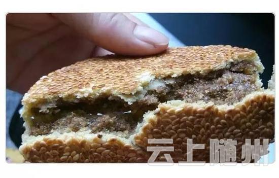 传说麻饼始创于阮氏之手，当时堪称湖广“一绝”。大畈麻饼曾享誉武汉三镇，销遍荆楚大地。