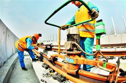 8号线阳逻线铺轨顺利 未来乘地铁可享“高铁”体验