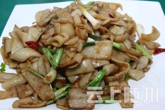 黄陂豆丝是武汉市黄陂区的传统小吃之一。在湖北黄陂豆丝是必不可少的年货，每年腊月，家家 户户做豆丝，飘出浓浓的年味。