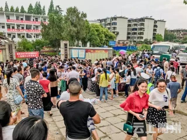 随州交警圆满完成中考安保工作任务