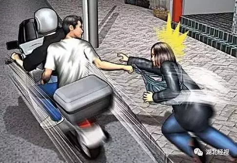 男子仅用1秒抢走金项链 当事人竟以为是蚊子叮