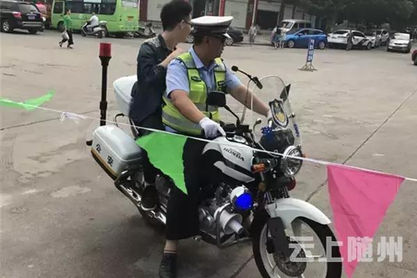 随州交警圆满完成中考安保工作任务