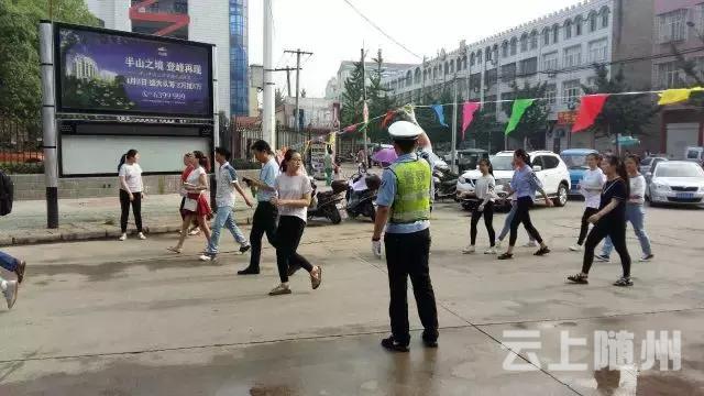 随州交警圆满完成中考安保工作任务