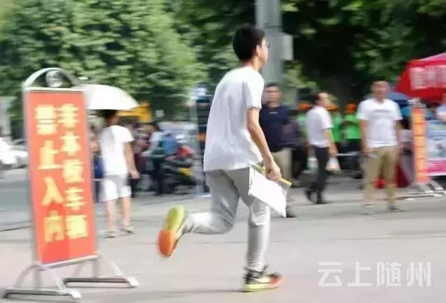 随州交警圆满完成中考安保工作任务