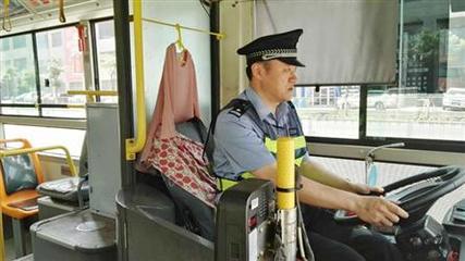 2017年驾驶证年龄新规定，赶快算算你还能开几年车