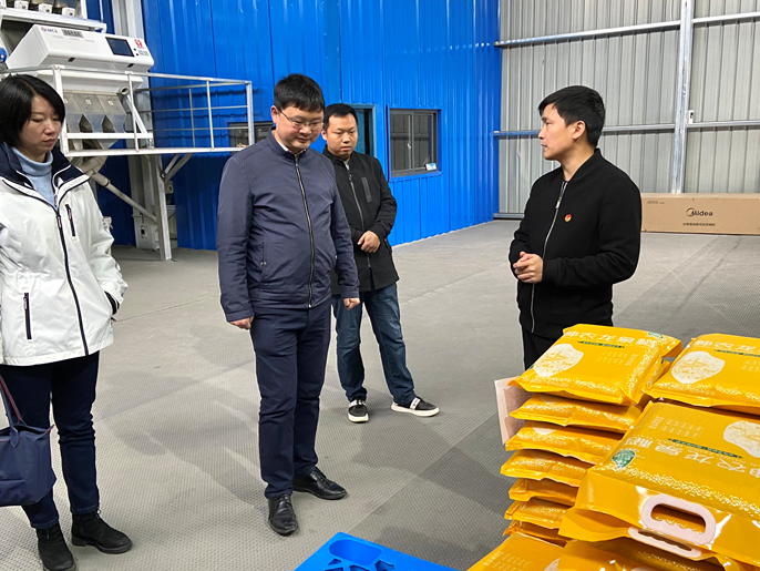 3月9日上午,团市委书记谢冠林一行到随县开展共青团工作综合调研.