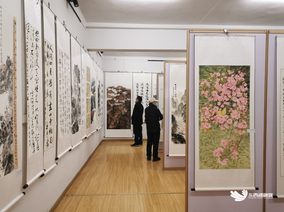 张琦参展的画作.png 图片