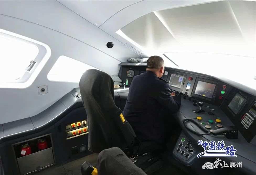 制氧机为什么一直叫独家体验！开进西藏的复兴号到底长啥样？_https://www.jmylbn.com_新闻资讯_第16张