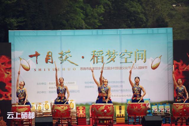 五一你干嘛去了？我去看土家妹子了！