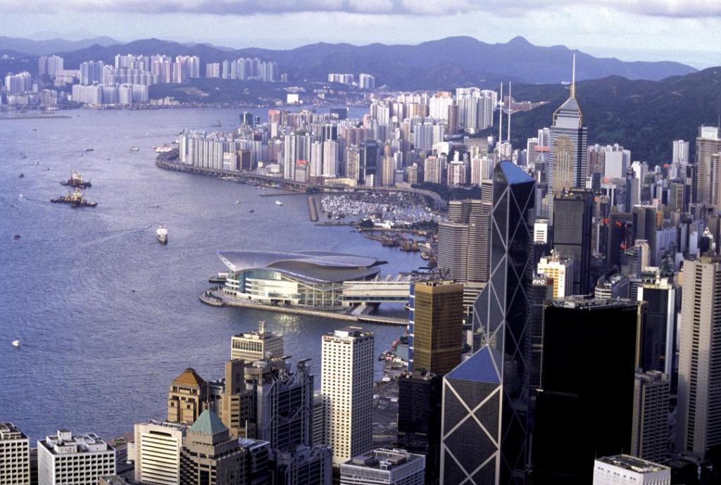 香港维多利亚湾摄于2007年香港星光大道上的李小龙雕像