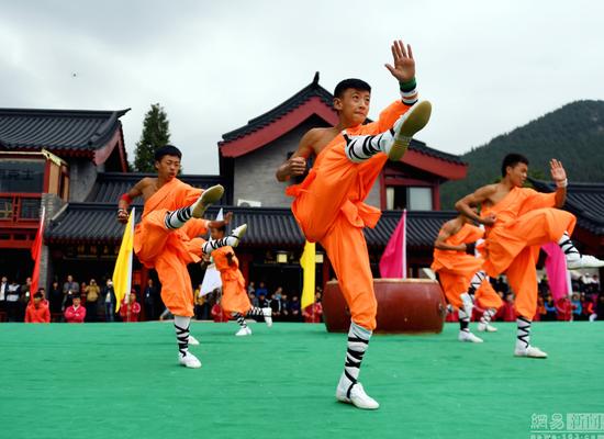 少林武术节登封少林寺预演 近三万名弟子秀绝技