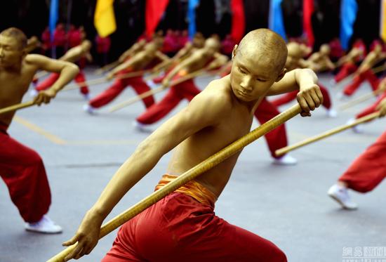 少林武术节登封少林寺预演 近三万名弟子秀绝技