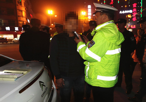 夜查酒驾。通讯员 南林波 摄.jpg