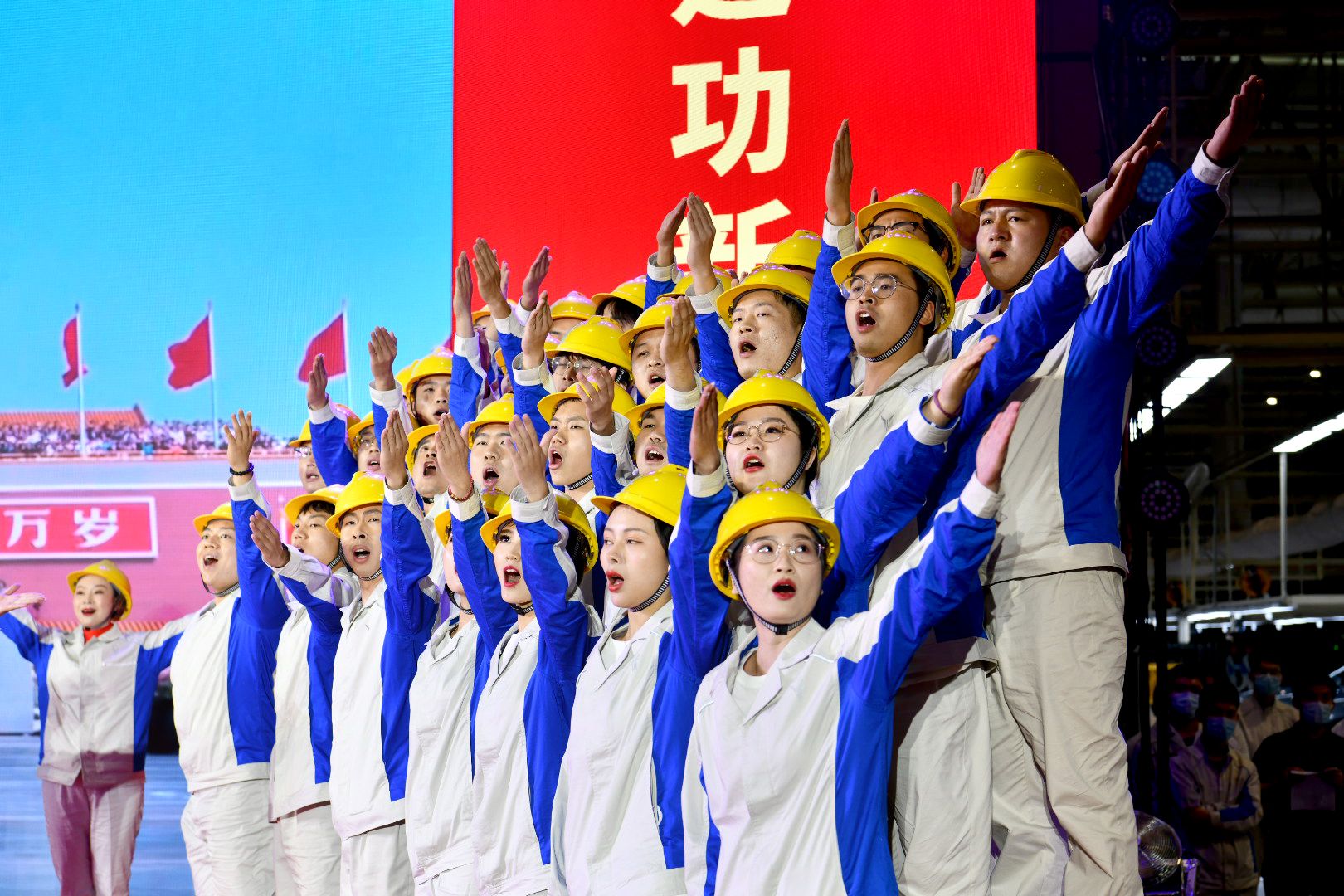 东风的奋斗者表演歌曲联唱，用歌声凝聚东风奋进的力量