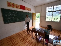 恩施深山里的微小学：仅有1名老师1名学生