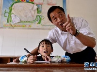 恩施深山里的微小学：仅有1名老师1名学生