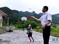 恩施深山里的微小学：仅有1名老师1名学生