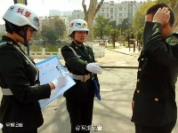 解放军女纠察：银盔白手套 平均身高1米7