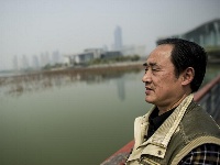 武汉：“民间湖长”护湖忙
