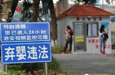 孝感：垃圾堆里惊现女婴  脐带未断异常死亡