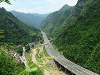 湖北保康：经济发展驶上“快车道”