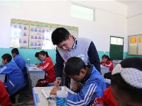 湖北大学生支教西藏 十天半个月才洗次热水澡