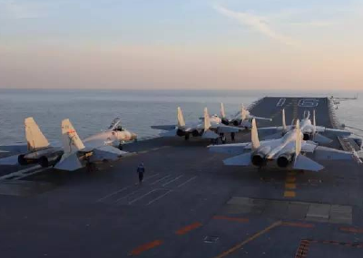 首次！中国航母编队实兵实弹演习 场面震撼！