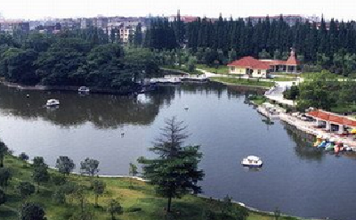 湖北省今年全面推行河湖长制，省委书记任第一总河湖长，省长任总河湖长