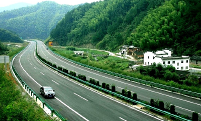 湖北省投入10亿元 建设道路生命防护工程