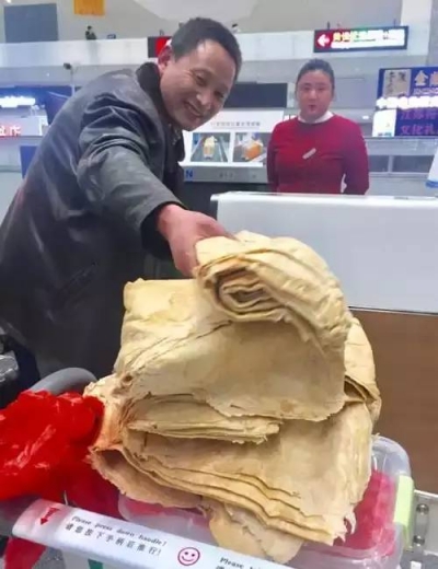 有一种爱，叫打开行李箱…