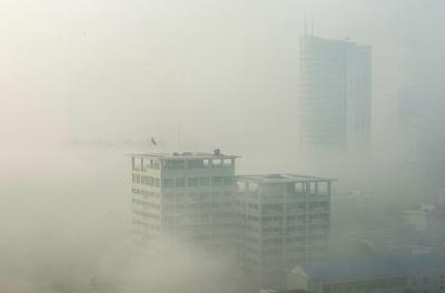 北方霾团抵湖北 多地现重度污染 武汉工地紧急停工1天