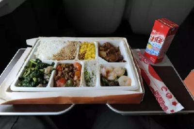 高铁盒饭太贵？铁总：尽快推出网上订餐等服务