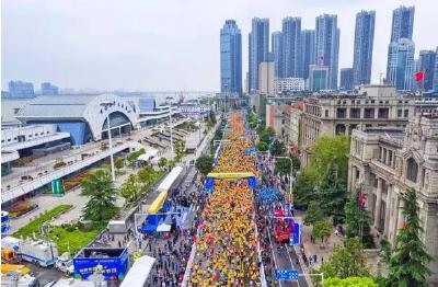 新华社：汉马“出生”两年 缘何近乎零差评？