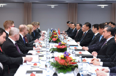 习近平同芬兰总统尼尼斯托举行会谈