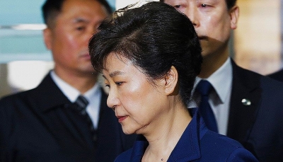 朴槿惠对18项罪名全否认 受审时避免与崔顺实对视
