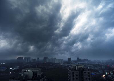 湖北多地发布雷电预警 新一轮大到暴雨来袭