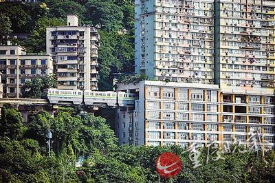 屋顶开车、楼间天桥、穿楼轻轨，这些建筑很重庆
