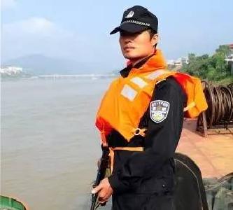 看不见的黑暗中，总有人替我们负重前行