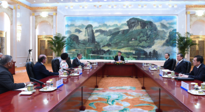习近平集体会见金砖国家外长会晤外方代表团团长