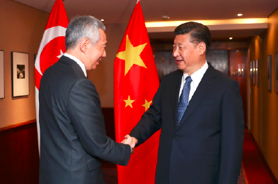习近平会见新加坡总理李显龙