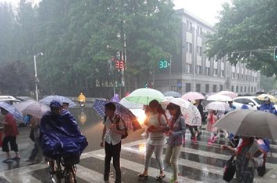 气象台续发暴雨及高温预警 湖北东北部有大暴雨