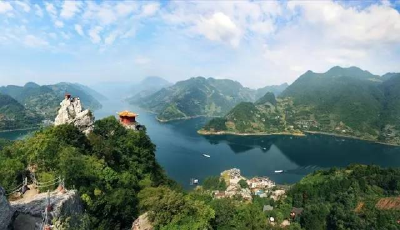 高温持续带火“清凉游” 宜昌恩施等地景区迎高峰