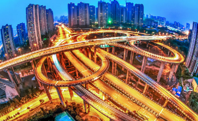 外媒惊叹中国效率：589米长立交桥8小时拆完 派200台挖掘机