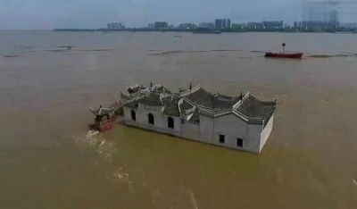 震撼航拍!湖北700年古建筑在洪水中屹立不倒
