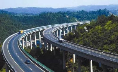 国务院:选择部分高速公路试点分时段差异化收费