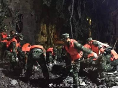 九寨沟地震已致13死217伤 3.5万名滞留游客今日将疏散完毕