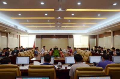 王晓东：做好政府系统各项工作以优异成绩迎接十九大召开