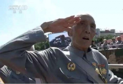 还记得阅兵时敬礼的老人吗?101岁开国少将张玉华逝世